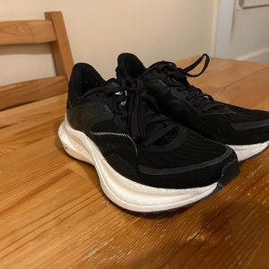 Women’s Saucony Tempus Running Sneakers